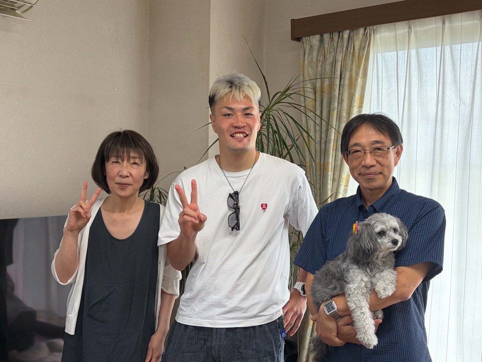 小学校でお世話になった吉川先生にご挨拶に伺った際の記念写真