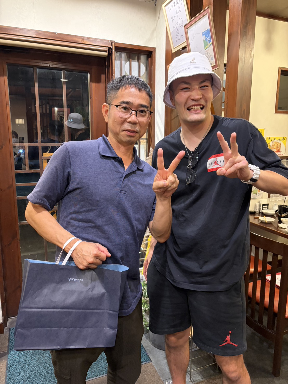 中学校で担任をしてくださった堀尾先生と食事に伺った際の記念写真